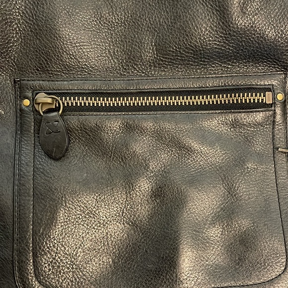 Like new Adjustable  strap navy coach bag adjust to fit excellent condition - Picture 3 of 9